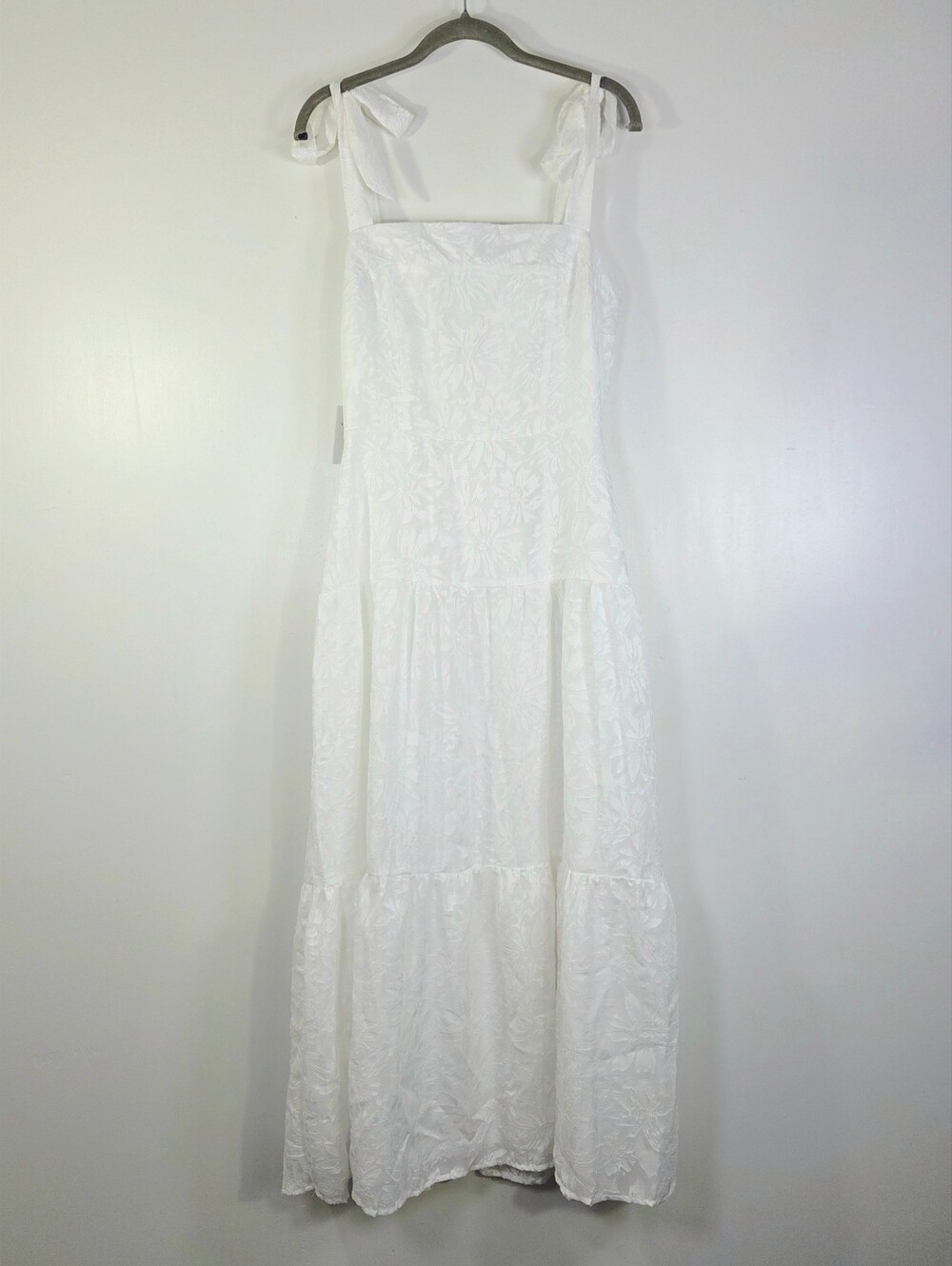 PETAL + PUP LAVINIA FLORAL MAXI DRESS.